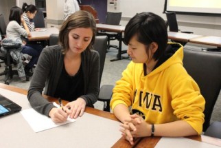 Accounting Club members assisting student with a resume
